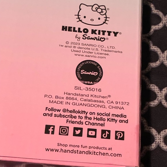 Handstand Kitchen Hello Kitty Cookie Baking Set W/ Cutters Non-Stick Mat 13 pc. - Picture 7 of 8